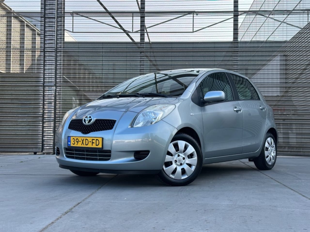 Toyota Yaris - 1.3 VVTI SOL AIRCO LAGE KM !! 1e EIGENAAR !! - AutoWereld.nl