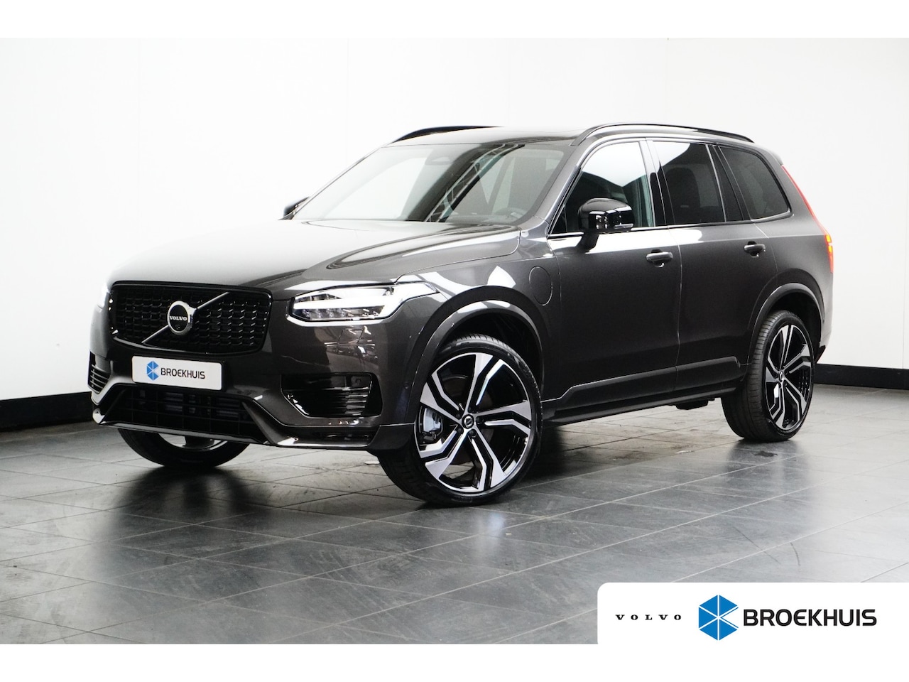 Volvo XC90 - T8 Recharge AWD Ultimate Dark | Massage | Luchtvering | Bowers&Wilkins | 22 Inch | Trekhaa - AutoWereld.nl