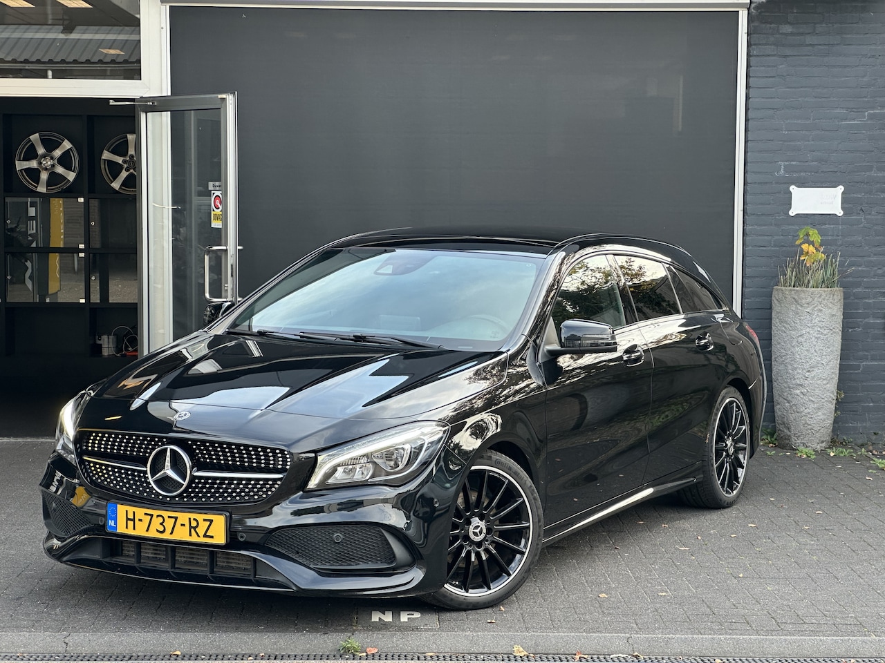 Mercedes-Benz CLA-klasse Shooting Brake - 180 Prestige AMG STYLING / CLIMA / PANO / STOELVERWARMING - AutoWereld.nl