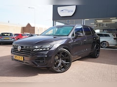 Volkswagen Touareg - 3.0 TSi 4MOTION RLine | Automaat | Navigatie | Camera | Vol opties | Dealerauto | Full Bla