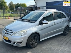 Mercedes-Benz B-klasse - 200 AUTOMAAT / STOELVERWARMING / PANORAMADAK / AIRCO