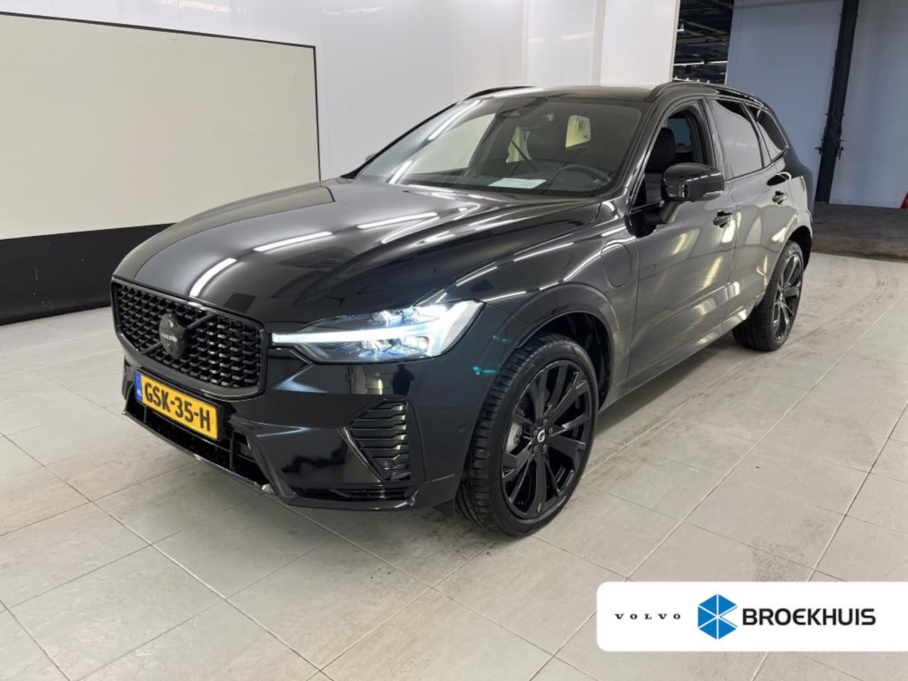 Volvo XC60 - 2.0 T8 Plug-in hybrid AWD Ultra Black Edition | Luchtvering | Trekhaak | Panoramadak | Bow - AutoWereld.nl