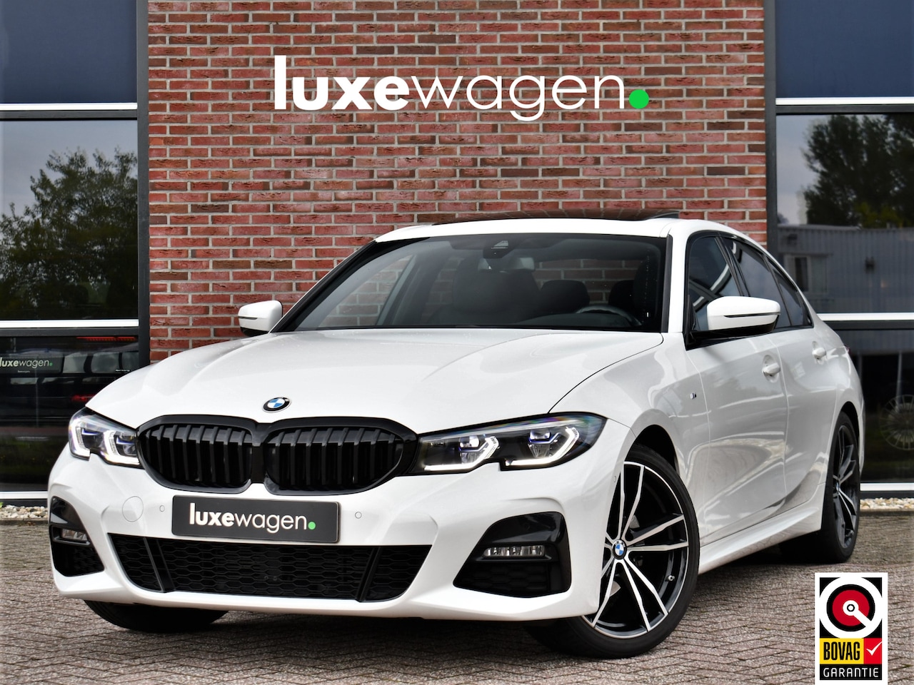 BMW 3-serie - 320i M-Sport Pano 19inch Laser HiFi Shadowline - AutoWereld.nl