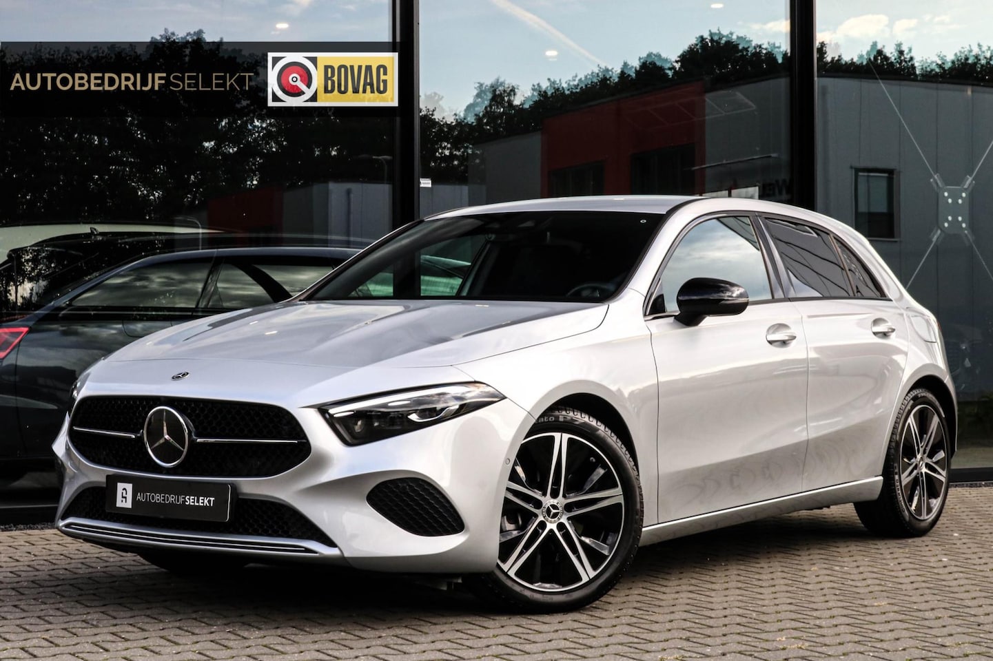Mercedes-Benz A-klasse - 180 Luxury Line - MULTIBEAM LED - CAMERA - ACC - A180 - AutoWereld.nl