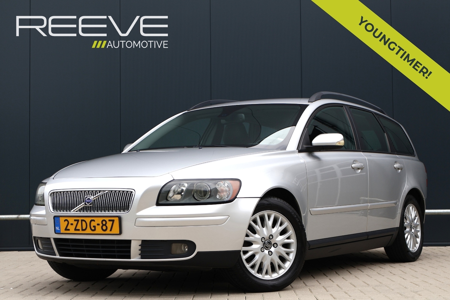 Volvo V50 - 2.4i Exclusive 170pk 5-cilinder | Leer | Stoelverwarming | Cruise | Trekhaak | Youngtimer! - AutoWereld.nl