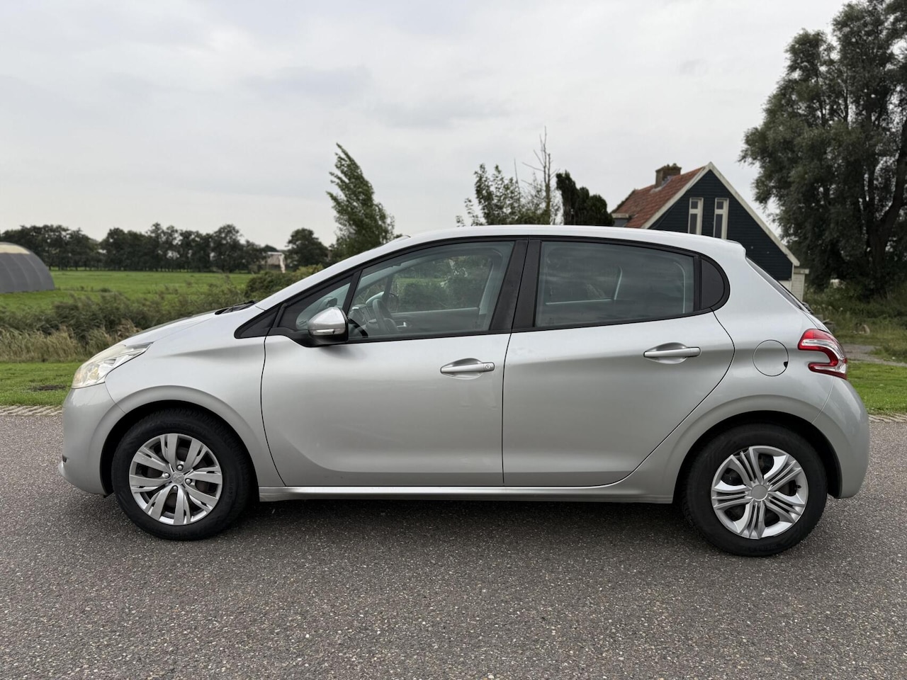 Peugeot 208 - 1.2 VTi 2013 5-deurs Airco Dealer onderhouden - AutoWereld.nl