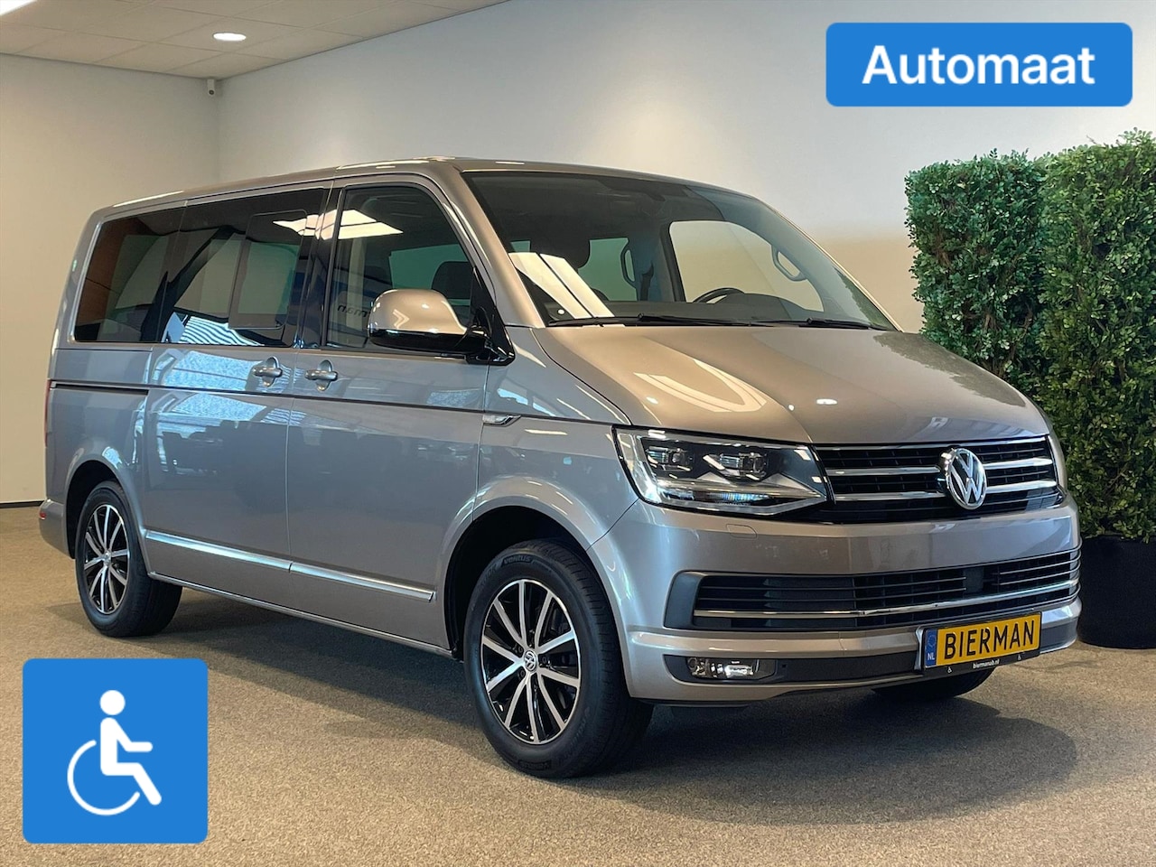 Volkswagen Multivan - Rolstoelbus Automaat Rolstoel voorin - AutoWereld.nl