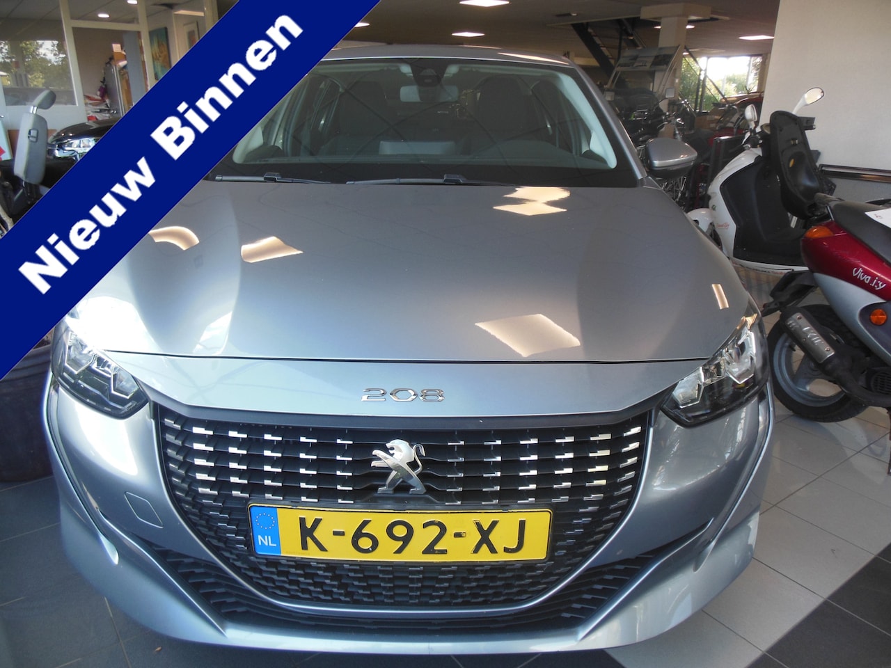 Peugeot 208 - 1.2 PureTech Blue Lease Active Staat in De Krim - AutoWereld.nl