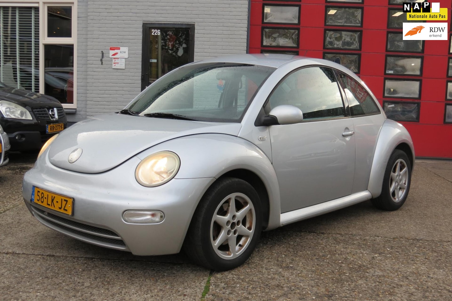 Volkswagen New Beetle - 1.6 GEEN APK € 500,- LOOP, SLOOP ,CROSS - AutoWereld.nl