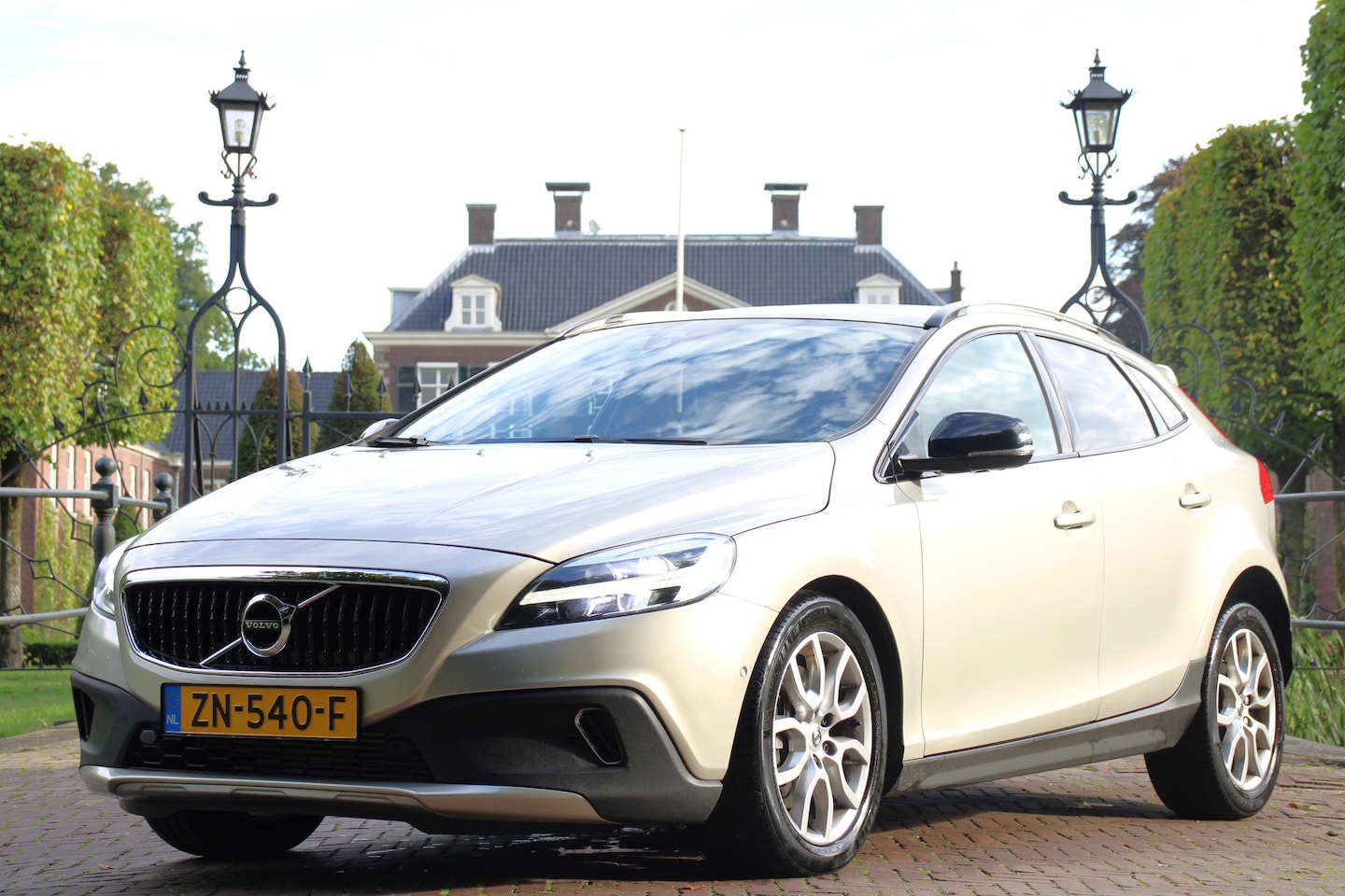 Volvo V40 Cross Country - 1.5 T3 Polar+ Luxury Automaat | NL-AUTO! | DEALER OH! | FULL OPTION! | PANODAK | LEDER | A - AutoWereld.nl