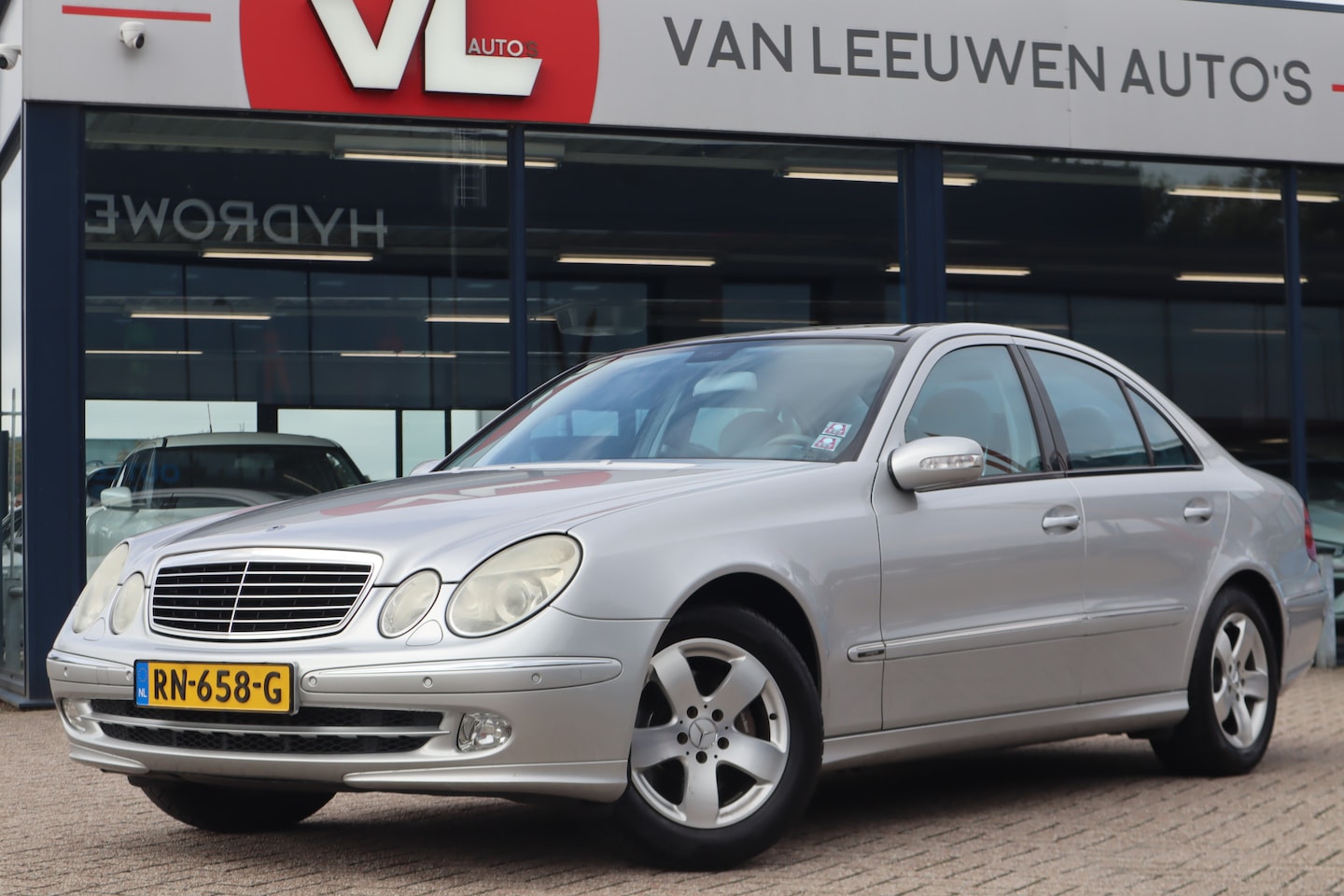 Mercedes-Benz E-klasse - 320 Avantgarde | Stoelverwarming | Pano | Cruise - AutoWereld.nl