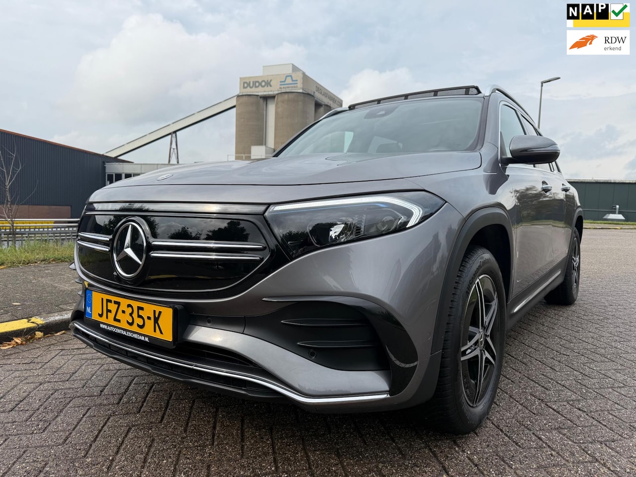 Mercedes-Benz EQB - 300 4MATIC Luxury Line 67 kWh 300 4MATIC Luxury Line 67 kWh - AutoWereld.nl