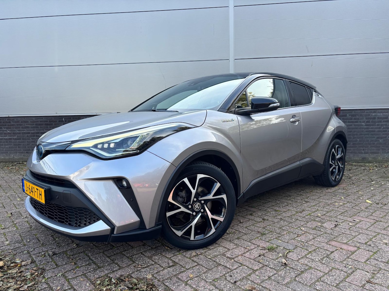 Toyota C-HR - 2.0 Hybrid First Edition Bi-Tone NL-Auto ! - AutoWereld.nl