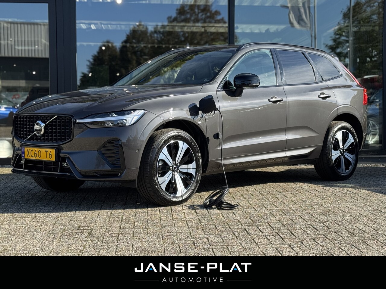 Volvo XC60 - 2.0 T6 Plug-in hybrid AWD Plus Dark | Pano | 360 Cam | Leder | Harman/Kardon | - AutoWereld.nl