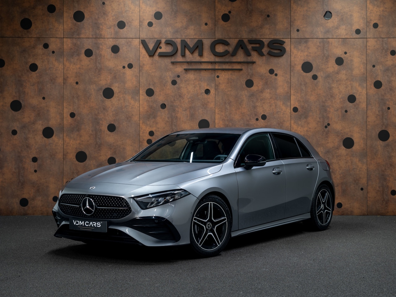 Mercedes-Benz A-klasse - 180 AMG Line | Dodehoekassistent | Night pakket | KeyLess | Stoelverwarming | - AutoWereld.nl
