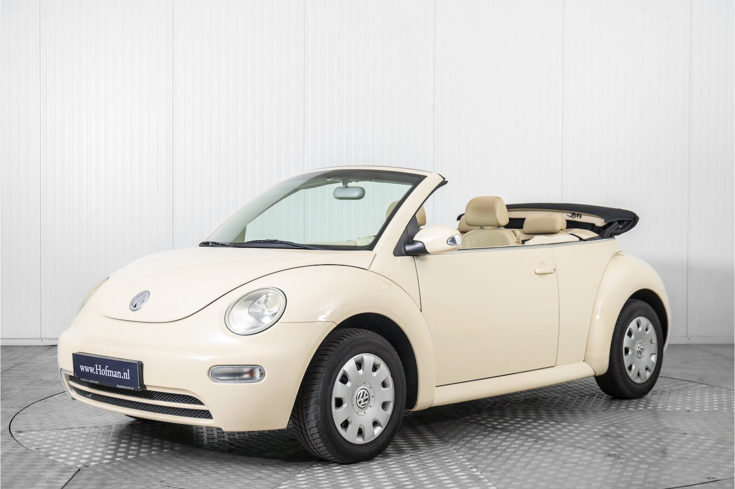 Volkswagen New Beetle Cabriolet - 1.6 leer en airco 1e eigenaar - AutoWereld.nl