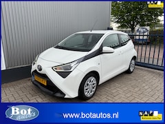 Toyota Aygo - 1.0 VVT-i x-play / AUTOMAAT / 1E EIGENAAR / NEDERLANDSE AUTO / AIRCO / ACHTERUITRIJCAMERA