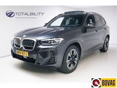 BMW iX3 - M-Sport Shadowline 80 kWh 286 PK | Pano | Leer | Elect. stoelen best. met geh. | Camera |