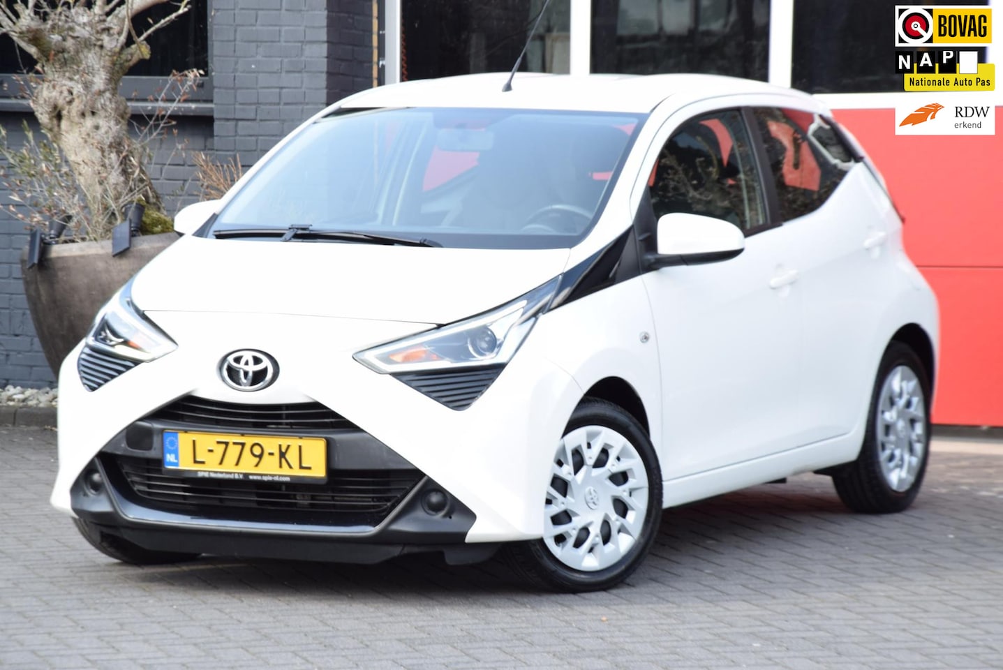 Toyota Aygo - 1.0 VVT-i x-play 2021 Navigatie Carplay 5x op Voorraad - AutoWereld.nl