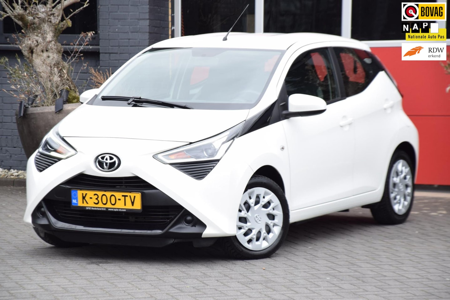 Toyota Aygo - 1.0 VVT-i x-play 2021 Navigatie Carplay 5x op Voorraad - AutoWereld.nl