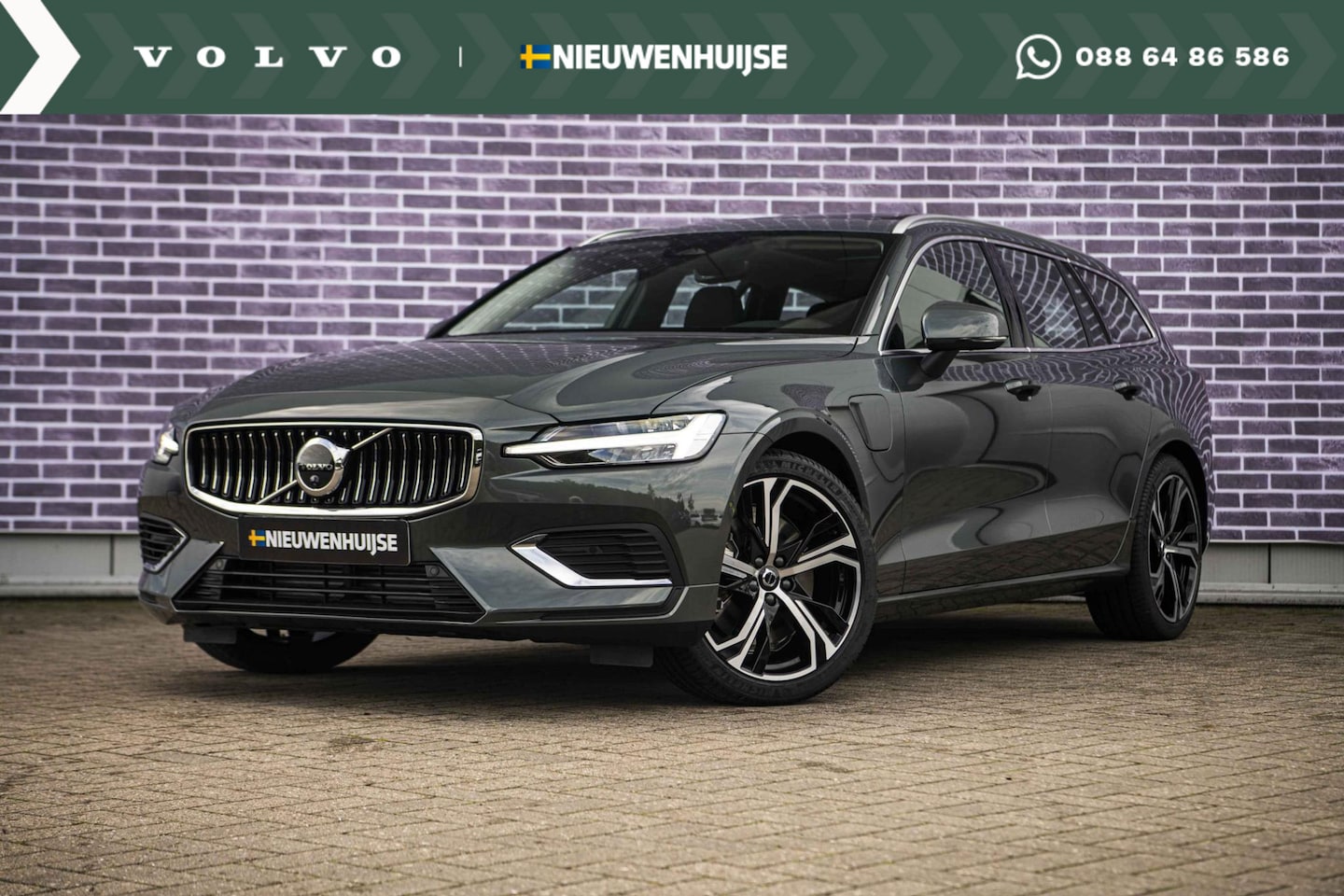 Volvo V60 - 2.0 T6 Plug-in hybrid AWD Plus Bright | Panoramadak | Head Up Display | Forest Lake | Donk - AutoWereld.nl
