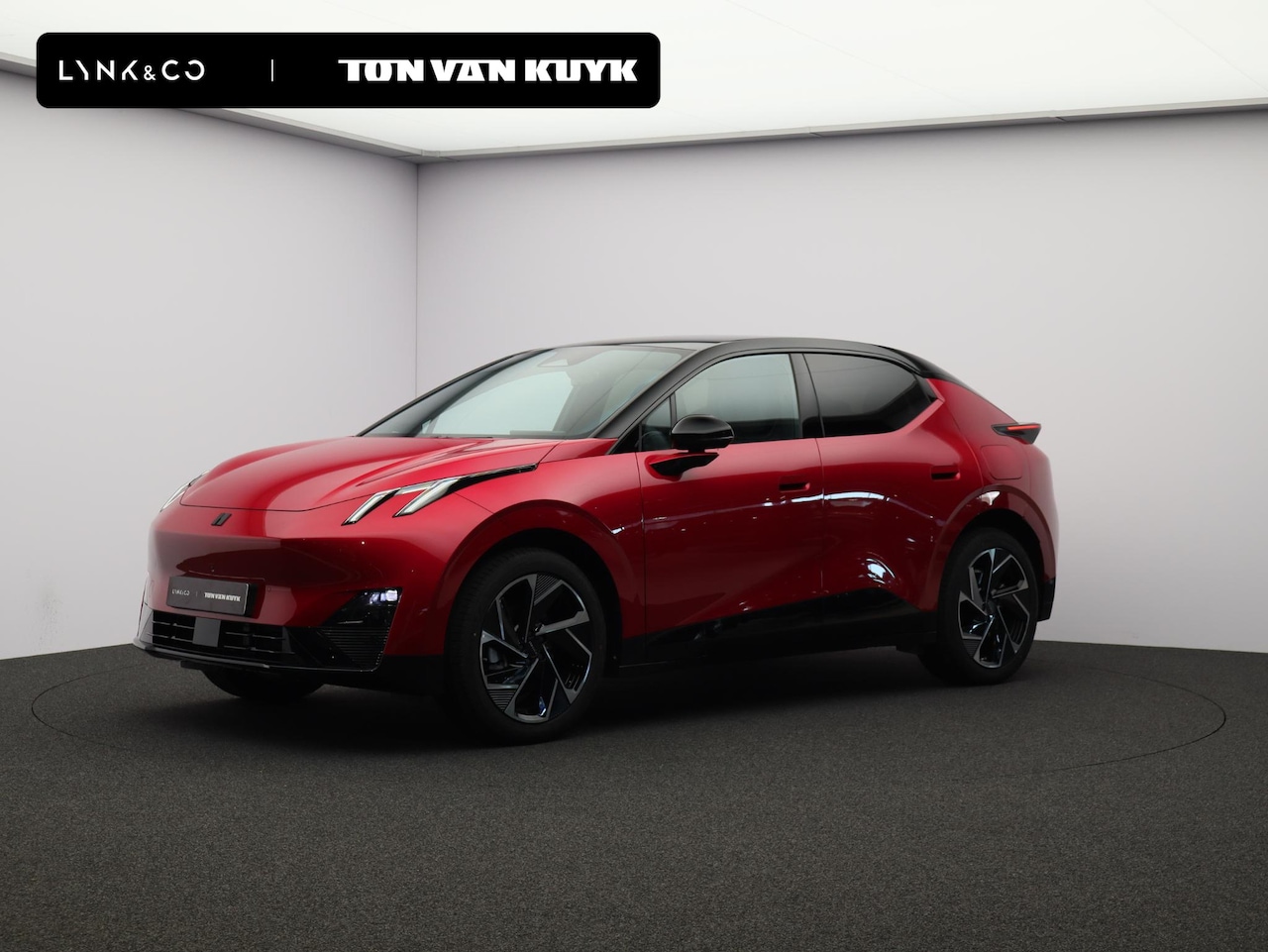 Lynk & Co 02 - More 66 kWh Automaat / Stoel+Stuur Verwarmd / Panoramadak / Adaptive Cruise / Harman-Kardo - AutoWereld.nl
