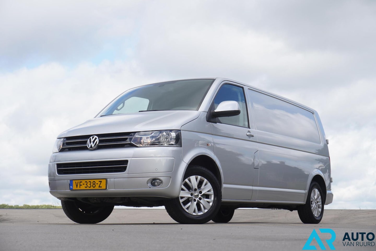Volkswagen Transporter - 140 PK Lang * Automaat * Inrichting * - AutoWereld.nl
