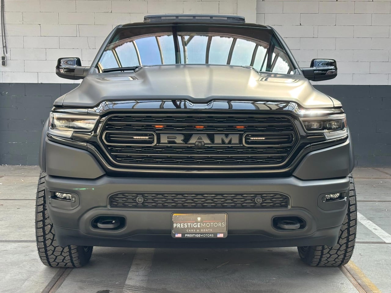 Dodge Ram 1500 - Limited Night 5.7L 401pk LPG 4X4 360cam Head-up Wide Body - AutoWereld.nl