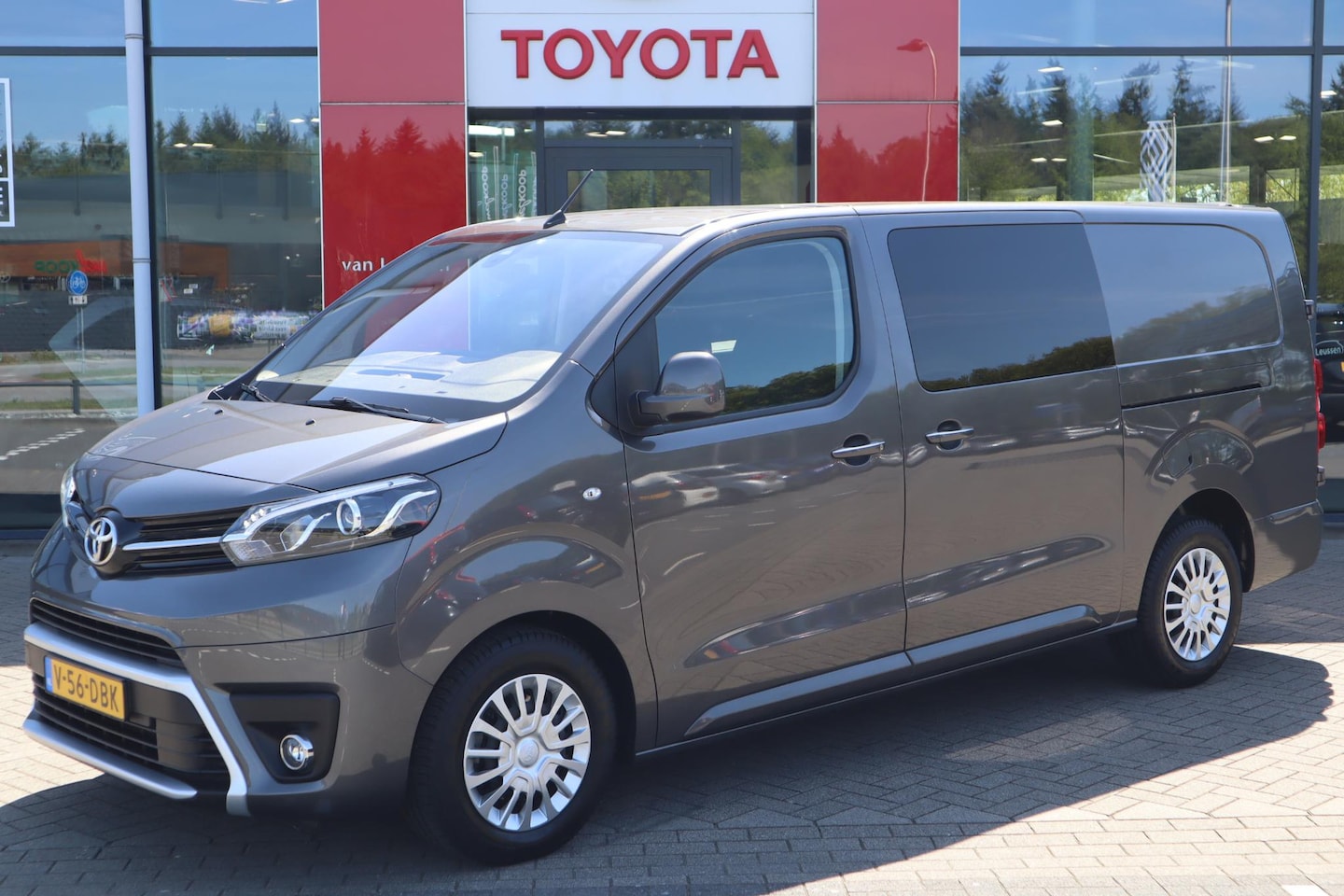 Toyota PROACE Long Worker - Dubbel Cabine 2.0 D-4D 177PK PROFESSIONAL AUTOMAAT 2X SCHUIFDEUR KEYLESS CRUISE PARK. SENS - AutoWereld.nl