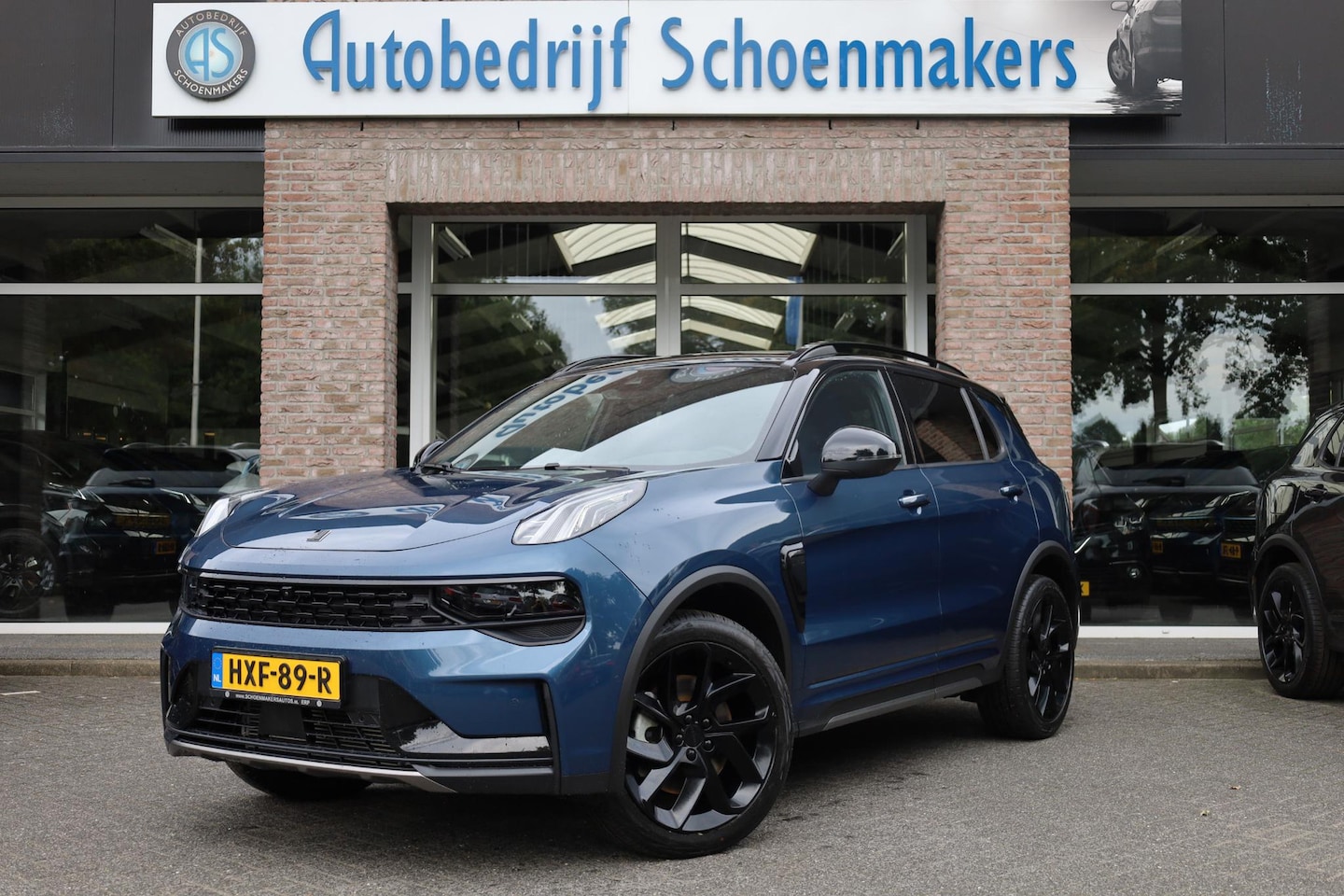 Lynk & Co 01 - 1.5 261PK! 6.6 Kwh LADEN! MY23 BLACKLINE ZWARTE-HEMEL 360-CAMERA PANO/SCHUIF INFINITY ZWAR - AutoWereld.nl