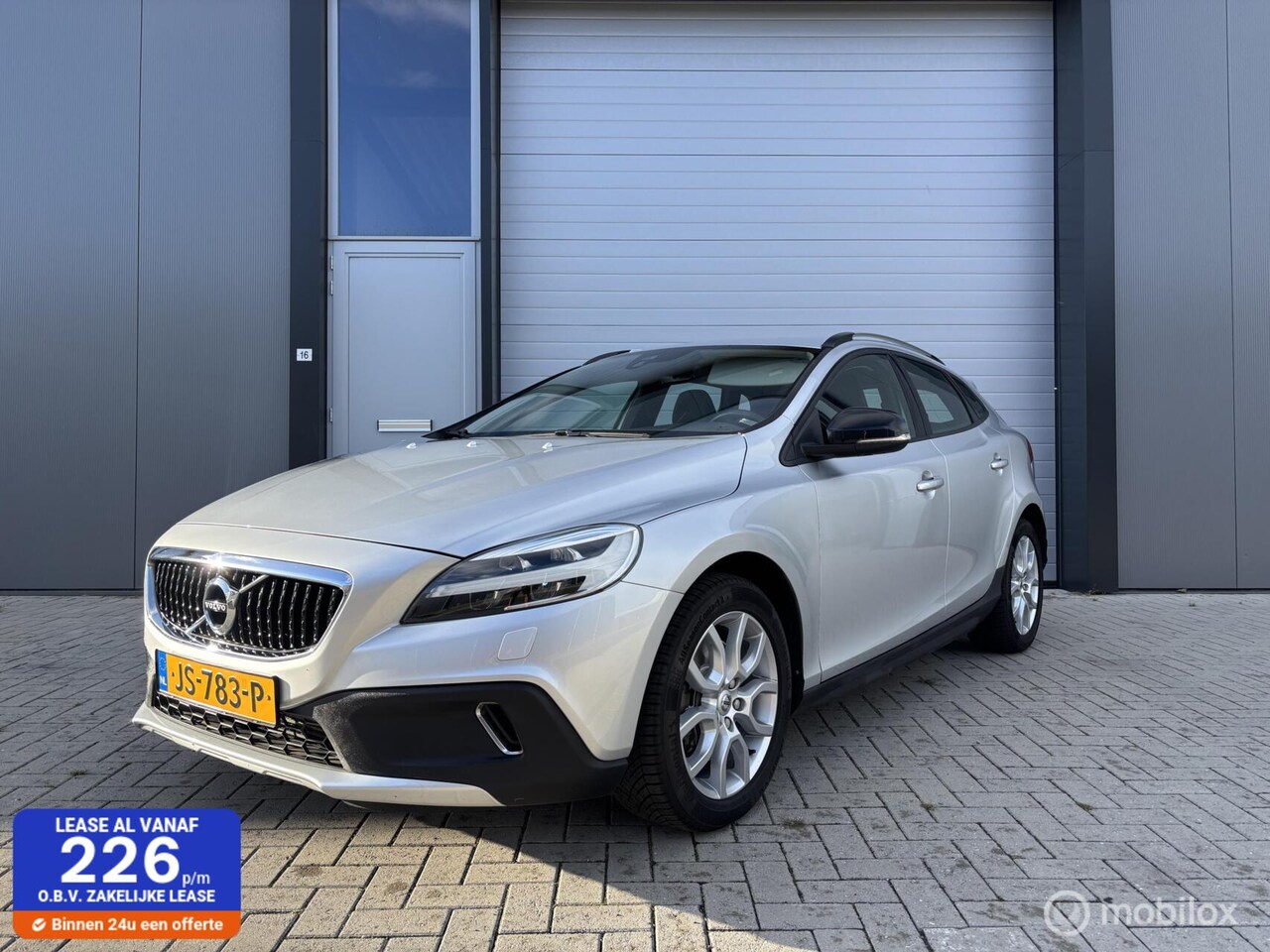 Volvo V40 Cross Country - 2.0 T3 Momentum 2.0 T3 Momentum - AutoWereld.nl