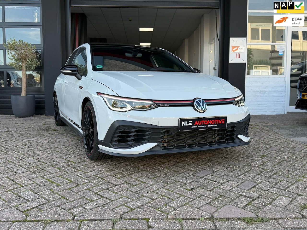 Volkswagen Golf - 2.0 TSI GTI Clubsport 45 jahre Akrapovic Nurburgring Harman - Parelmoer wit - AutoWereld.nl