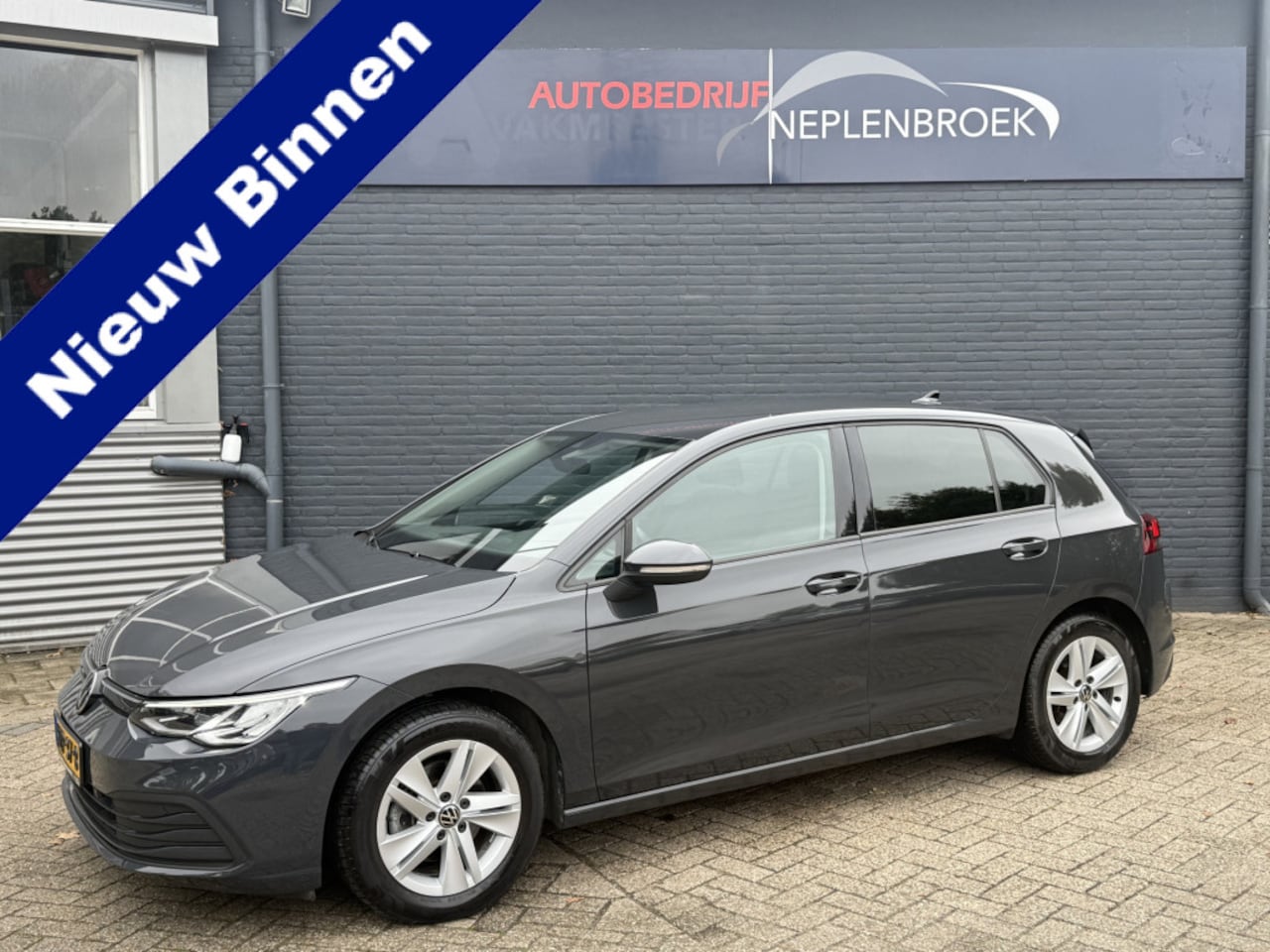 Volkswagen Golf - 1.5 eTSI R-Line Aut. Style | LED | Stoel + stuurverwarming | ACC | PDC  07-2020 76.689 KM - AutoWereld.nl