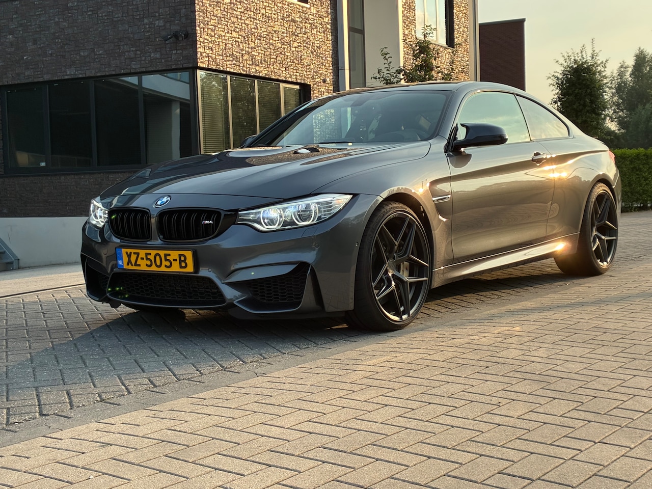 BMW M4 - M4 Carb Milltek / Keramis Head-Up Leder alarm klasse 5 met volgsysteem - AutoWereld.nl