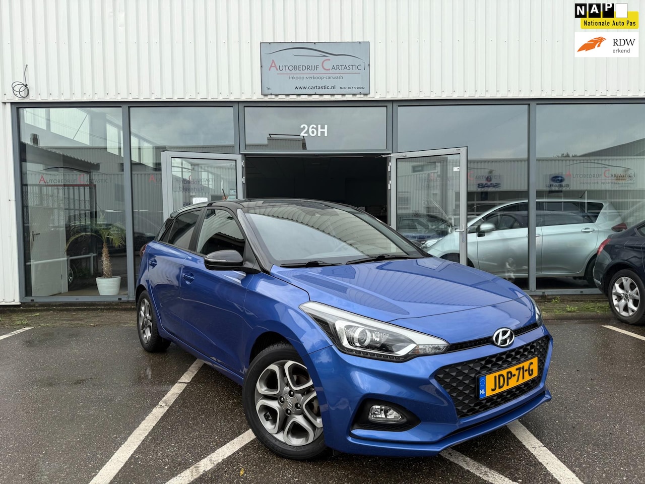 Hyundai i20 - 1.2 Premium | CARPLAY | PARKEERSENSOREN | CRUISE CONTROL | CAMERA | DEALER ONDERHOUDEN | A - AutoWereld.nl