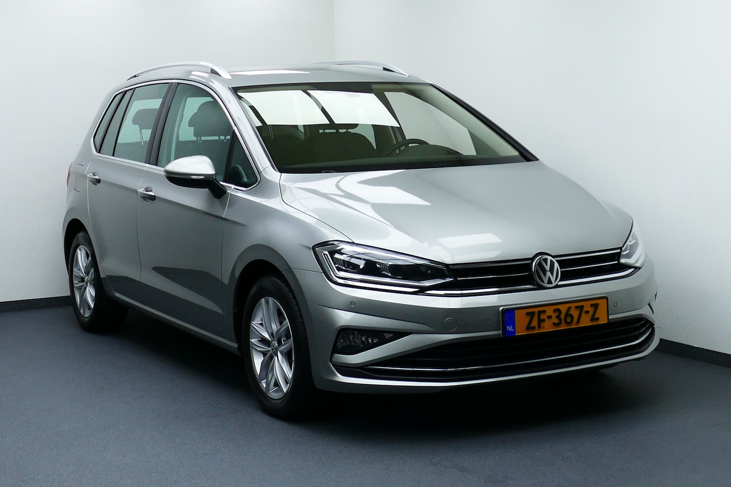 Volkswagen Golf Sportsvan - 1.0 TSI Highline Edition. Adaptief Cruise, Navi, StoelVerw, Led Koplampen, Haak 1300kg - AutoWereld.nl