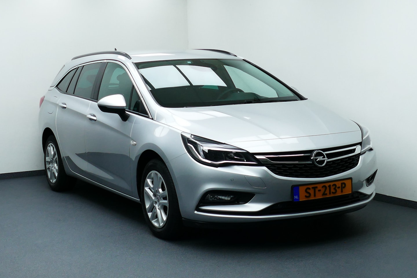 Opel Astra Sports Tourer - 1.4 150pk Business+. Navi, Clima, Cruise, Stoel&StuurVerw, PDC V+A, Haak 1400kg - AutoWereld.nl