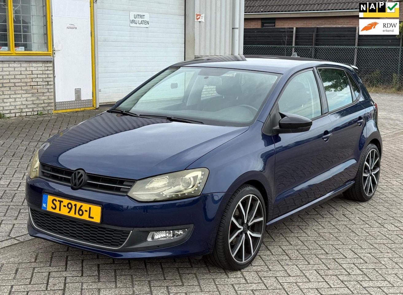 Volkswagen Polo - 1.2 TSI 105 PK 6 BAK Bj 2011 BlueMotion Highline Nwe APK Sport 5 Deurs Airco Navi Xenon Le - AutoWereld.nl