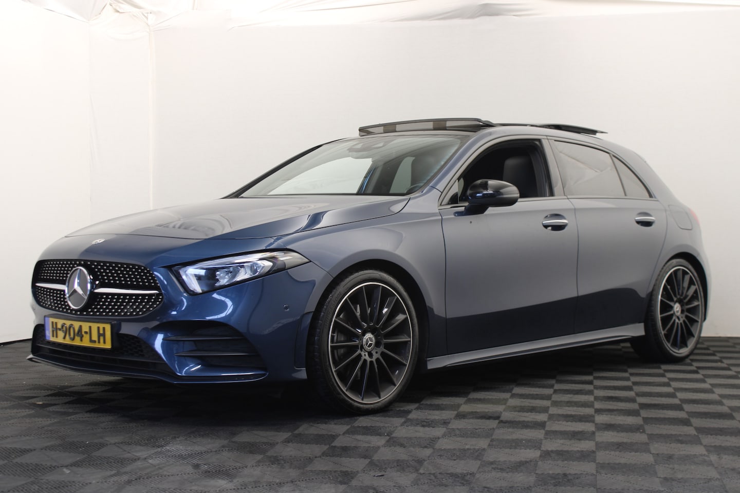 Mercedes-Benz A-klasse - 220 Launch Edition Premium AMG Pano - AutoWereld.nl