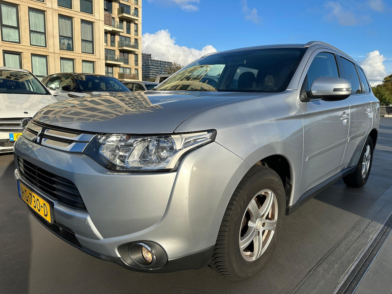 Mitsubishi Outlander - 2.0 Business Edition Dealer Onderhouden 7Zit Airco Cruise Camera Navi - AutoWereld.nl