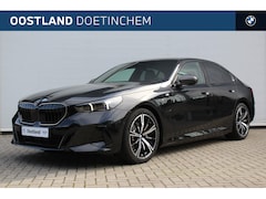 BMW 5-serie - 530e M Sport Automaat / Trekhaak / Bowers & Wilkins / M Multifunctionele Stoelen / Adaptie