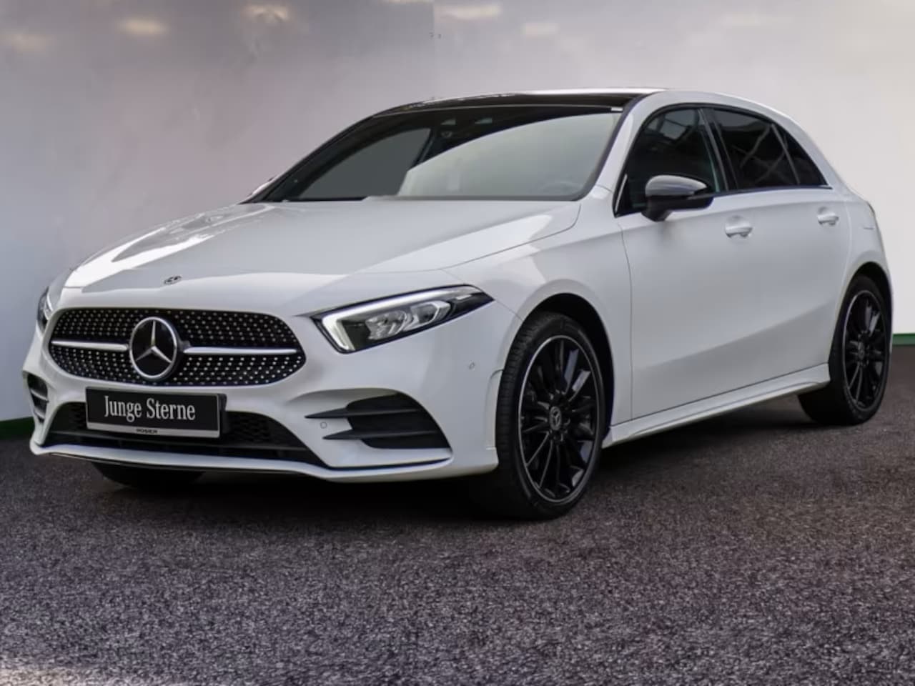 Mercedes-Benz A-klasse - 250e AMG ** LED, MBUX+, DISTR, PANORAMA, 2 zone AIRCO, 19-inch LMV, NIGHT ** 1e EIG - UNFA - AutoWereld.nl