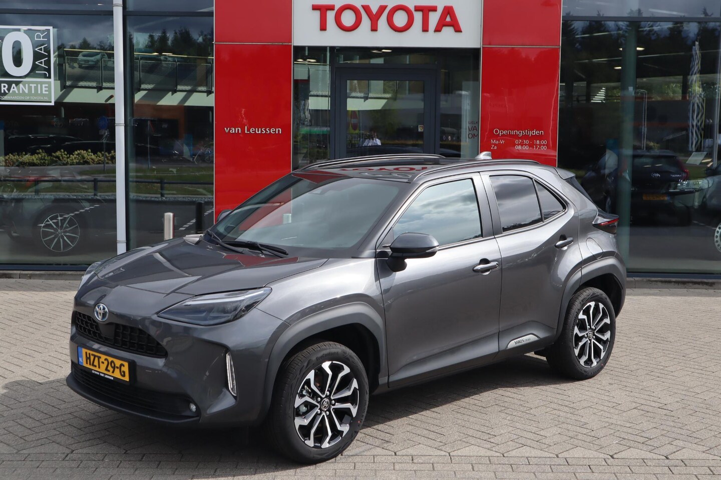 Toyota Yaris Cross - 1.5 HYBRID STYLE PANORAMADAK HEAD-UP KEYLESS STOEL/STUURVERWARMING 17"LM-VELGEN PRIVACY-GL - AutoWereld.nl