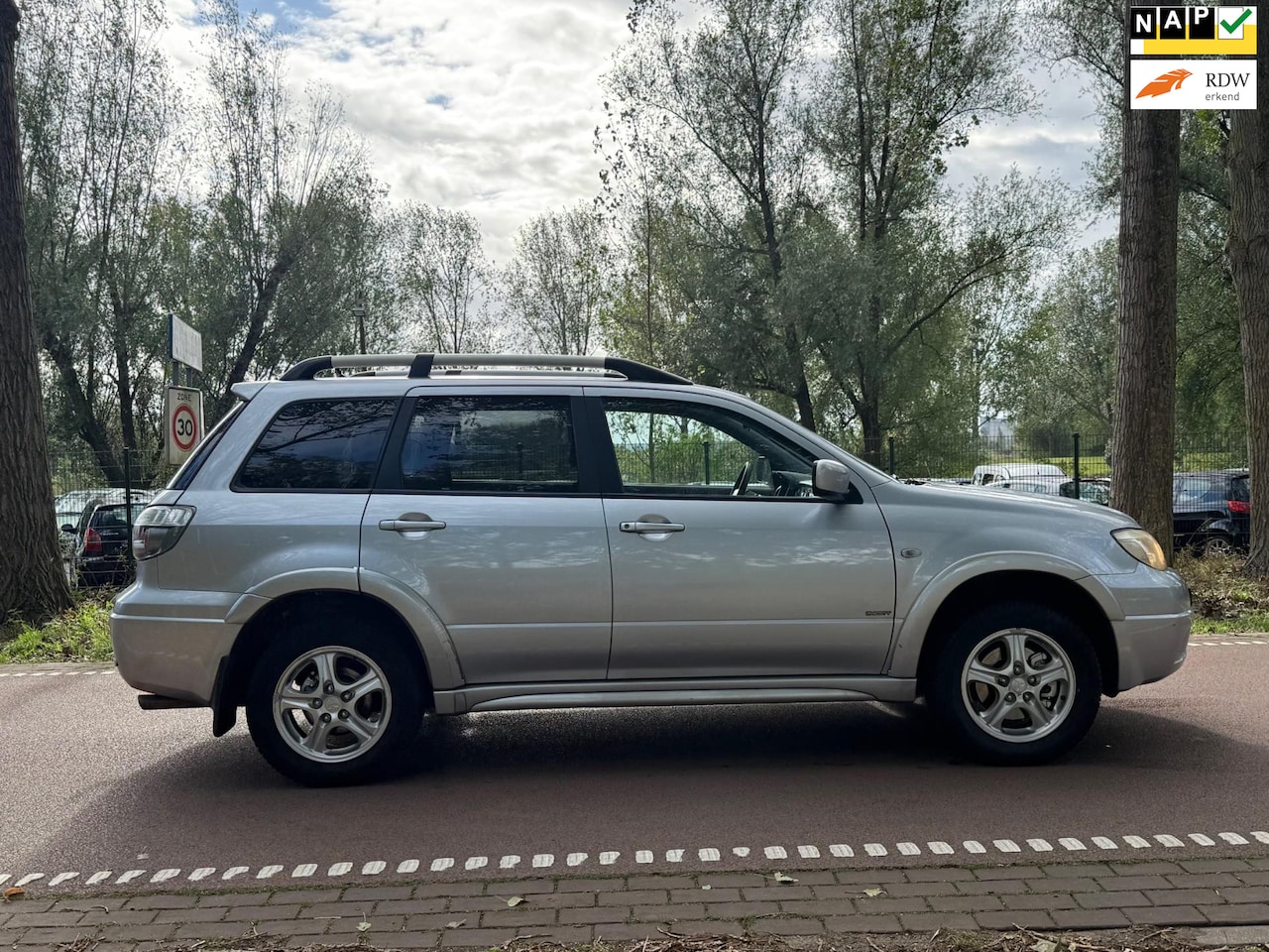 Mitsubishi Outlander Sport - 2.4 Invite Scott 4WD AIRCO!APK!NETTE AUTO! - AutoWereld.nl