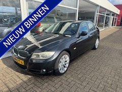 BMW 3-serie - 318i Business Line | Trekhaak | Automaat | Cruise control | Navigatie | NAP | APK tot 15-0