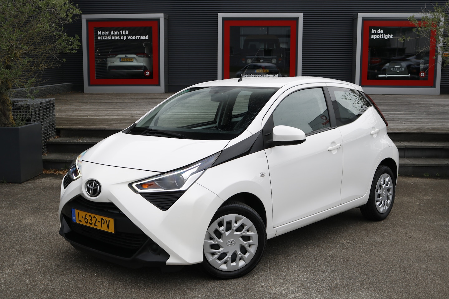 Toyota Aygo - 1.0 VVT-i x-play Automaat | DAB | bluetooth | - AutoWereld.nl