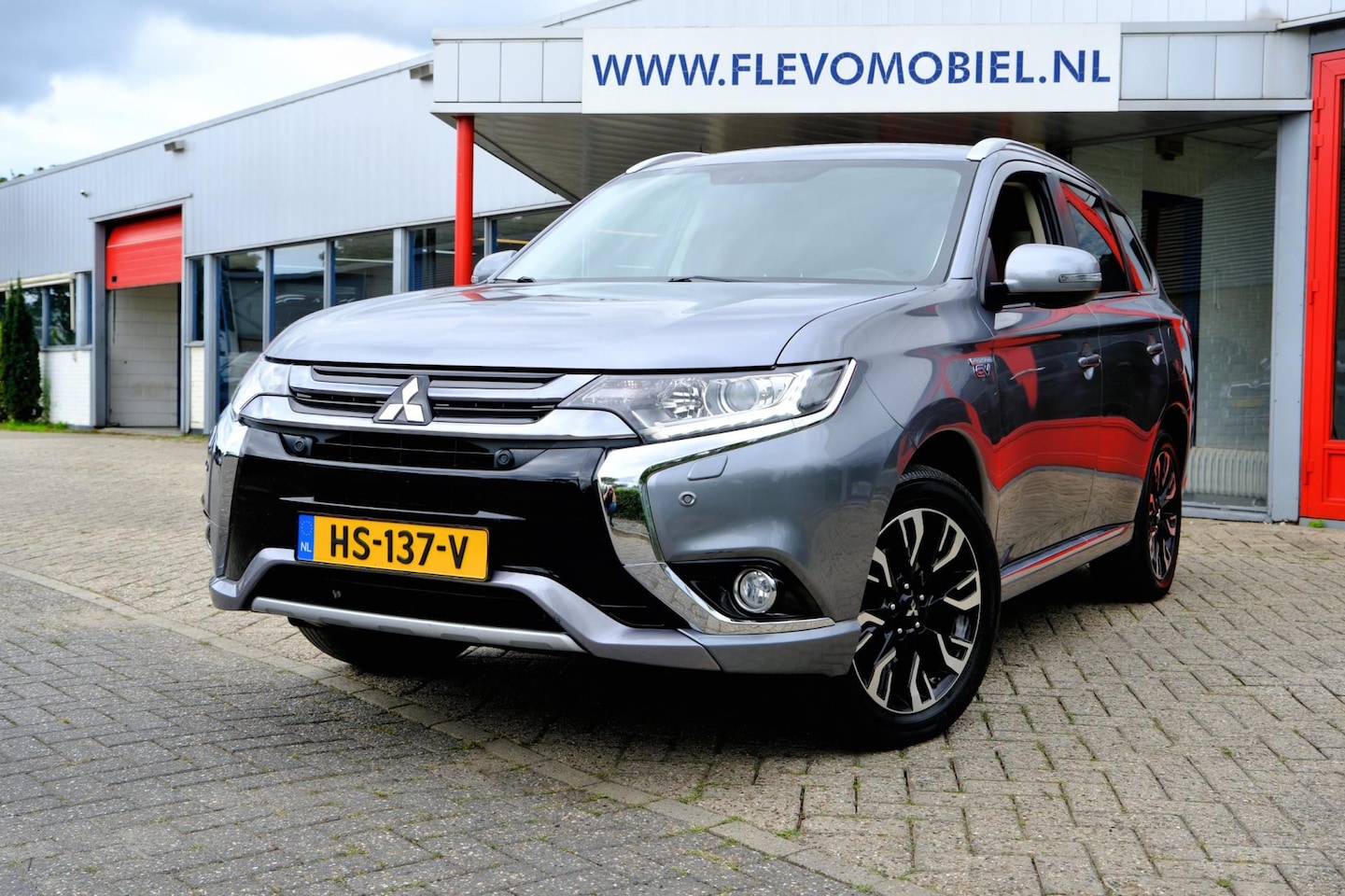 Mitsubishi Outlander - 2.0 PHEV Executive Edition Aut. Navi|Leder-Alcantara|Cam|LMV - AutoWereld.nl