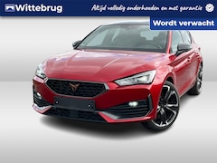CUPRA Leon - 1.4 e-Hybrid VZ Performance / Panorama dak / 19 Inch / Supersport stuur / Achteruitrijcame