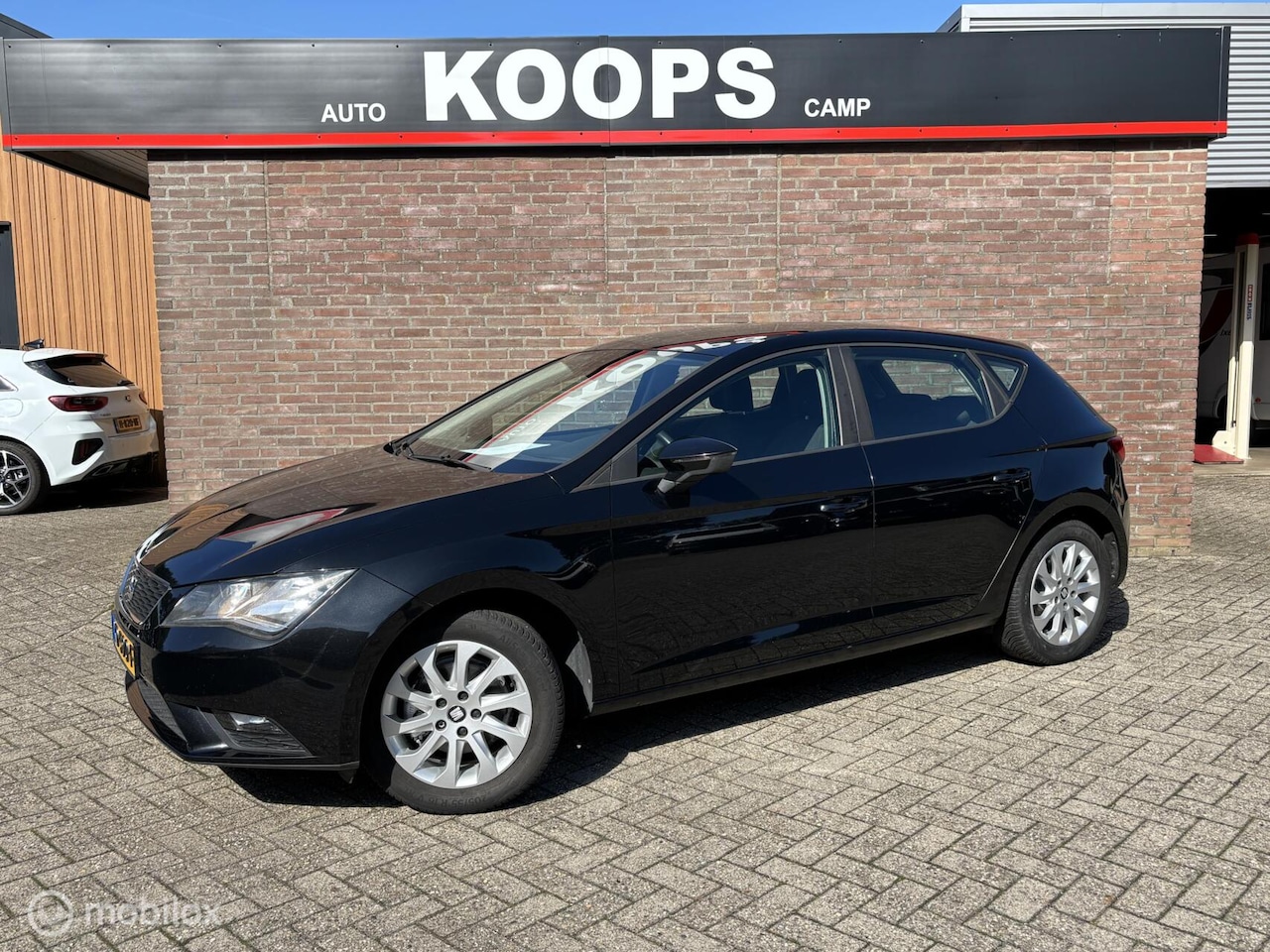 SEAT Leon - 1.2 TSI Style | All-Season Banden| 6-versnelingen |bluetooth| Cruise Control | Climatronic - AutoWereld.nl