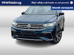 Volkswagen Tiguan - 1.4 TSI eHybrid 245PK R-Line Business+ / Panoramadak / Zwenkbare Trekhaak / IQ LED / Achte